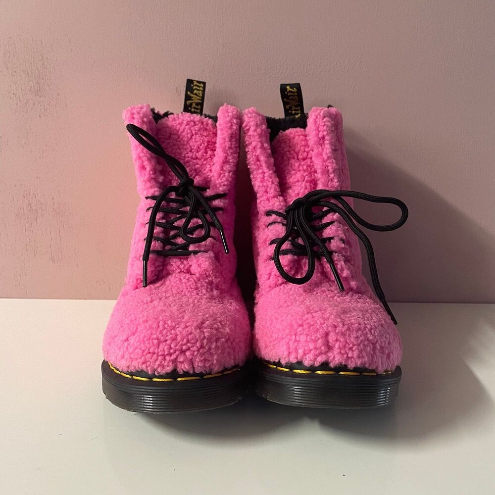 Dr. Martens Pink 1460 Pascal Women’s Faux Shearling Boots Size 8 EUC